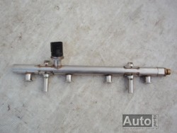 LISTWA WTRYSKOWA 06K133317C...